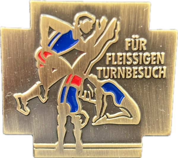 Pin für fleissigen Turnbesuch mit Athleten